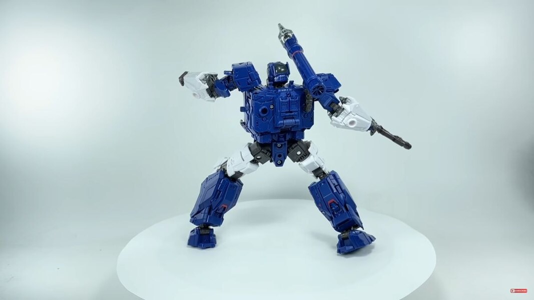 Transformers Studio Series 83 Soundwave & Ravage In Hand Image  (30 of 58)